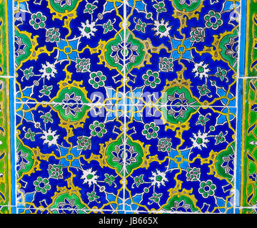 Carreaux d'Iznik lapis avec tulip modèle sur un mur dans le harem dans le palais de Topkapi, à Istanbul, Turquie Banque D'Images