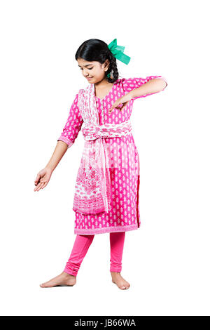 1 petite fille rurale indienne danse kathak danseuse classique rêve Concept Banque D'Images