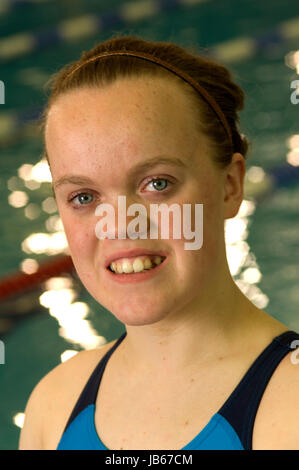 Ellie Simmonds, nageur paralympique à la piscine nationale du Pays de Galles, Swansea. Banque D'Images