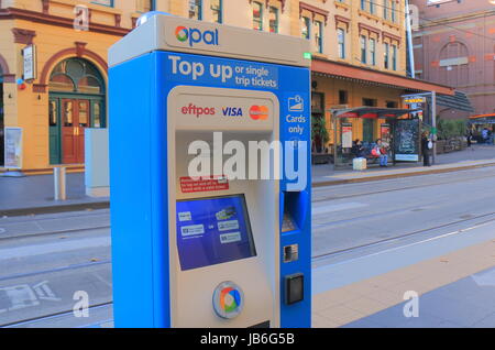 Distributeur automatique de billets de train à Sydney en Australie. Banque D'Images