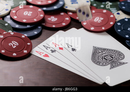 Carte de Poker avec des dés à jouer Casino Jeu Jeu Personne ne la victoire Banque D'Images