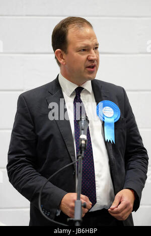 Hereford, Herefordshire, UK - Jeudi 8 Juin 2017 - Jesse Norman a été réélu comme député conservateur de Hereford Herefordshire et l'affiche ici faire son discours d'acceptation - Norman a été réélu avec une majorité de 15 013 voix - Photo Steven Mai / Alamy Live News Banque D'Images