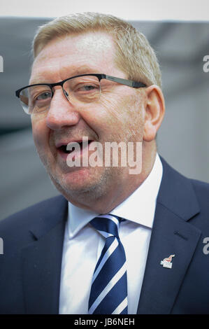 Londres, Royaume-Uni. 9 juin, 2017. Les politiciens répondent aux médias sur College Green en face du Parlement le jour après l'élection générale des résultats qui produit un parlement suspendu. Crédit : Stephen Chung/Alamy Live News Banque D'Images