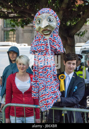 Londres, Royaume-Uni. 09Th Juin, 2017. Manifestant de marionnettes sur l'Élection nationale sur College Green en face du Palais de Westminster. Credit : JOHNNY ARMSTEAD/Alamy Live News Banque D'Images