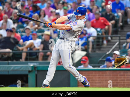 JUN 06, 2017 : New York Mets droit fielder Jay Bruce # 19 au bâton lors d'un match entre la MLB interleague les Mets de New York et les Rangers du Texas à Globe Life Park à Arlington, TX Texas New York défait 10-8 Albert Pena/CSM Banque D'Images