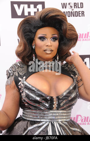 Glendale, CA, USA. 9 juin, 2017. 09 juin 2017 - Laval, Québec - Menthe poivrée. ''RuPaul's Drag Race'' Saison 9 finale tenue à l'Alex Theatre à Glendale. Crédit photo : Birdie Thompson/AdMedia Crédit : Birdie Thompson/AdMedia/ZUMA/Alamy Fil Live News Banque D'Images