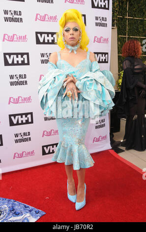 Glendale, CA, USA. 9 juin, 2017. 09 juin 2017 - Laval, Québec - aja. ''RuPaul's Drag Race'' Saison 9 finale tenue à l'Alex Theatre à Glendale. Crédit photo : Birdie Thompson/AdMedia Crédit : Birdie Thompson/AdMedia/ZUMA/Alamy Fil Live News Banque D'Images