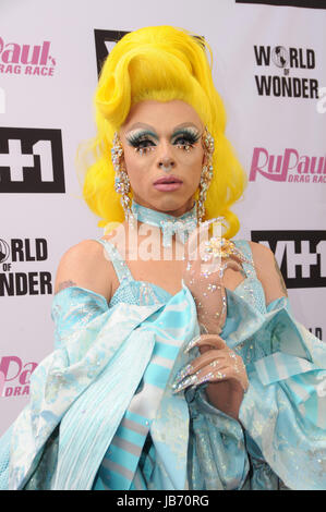 Glendale, CA, USA. 9 juin, 2017. 09 juin 2017 - Laval, Québec - aja. ''RuPaul's Drag Race'' Saison 9 finale tenue à l'Alex Theatre à Glendale. Crédit photo : Birdie Thompson/AdMedia Crédit : Birdie Thompson/AdMedia/ZUMA/Alamy Fil Live News Banque D'Images