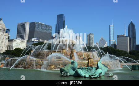 CHICAGO - 19 juillet : Chicago's Clarence Buckingham Memorial Fountain, est montré ici le 19 juillet 2013. Les hippocampes autour de ça représente les quatre états qui entourent le lac Michigan. Banque D'Images