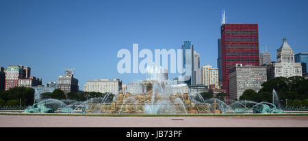 CHICAGO - 19 juillet : Chicago's Clarence Buckingham Memorial Fountain, est montré ici le 19 juillet 2013. Les hippocampes autour de ça représente les quatre états qui entourent le lac Michigan. Banque D'Images