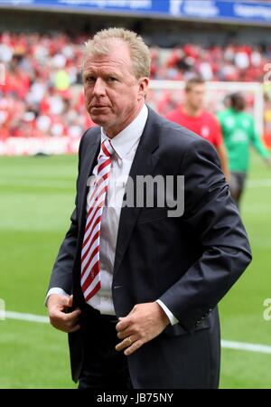 STEVE MCCLAREN NOTTINGHAM FOREST Nottingham Forest FC FC MANAGER MANAGER TERRAIN VILLE NOTTINGHAM ANGLETERRE 20 Août 2011 Banque D'Images