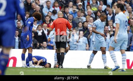 TIM CAHILL BLESSURE MANCHESTER CITY V Everton FC MANCHESTER CITY V Everton FC ETHIAD STADIUM MANCHESTER EN ANGLETERRE 24 septembre 201 Banque D'Images