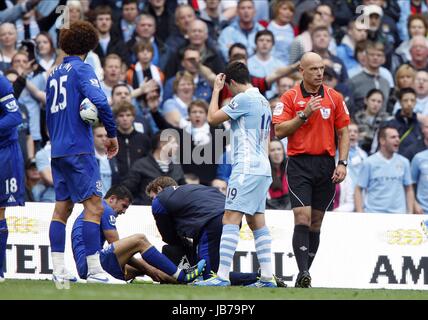 TIM CAHILL BLESSURE MANCHESTER CITY V Everton FC MANCHESTER CITY V Everton FC ETHIAD STADIUM MANCHESTER EN ANGLETERRE 24 septembre 201 Banque D'Images