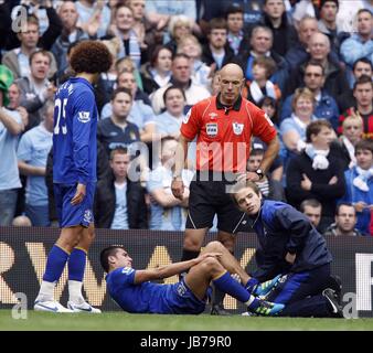 TIM CAHILL BLESSURE MANCHESTER CITY V Everton FC MANCHESTER CITY V Everton FC ETHIAD STADIUM MANCHESTER EN ANGLETERRE 24 septembre 201 Banque D'Images