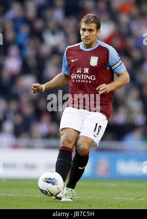 STILIYAN PETROV ASTON VILLA ASTON VILLA FC FC STADE DE LA LUMIÈRE DE L'ANGLETERRE SUNDERLAND 29 Octobre 2011 Banque D'Images