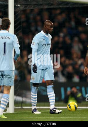 Célèbre Mario Balotelli MANCHESTER CITY V NORWICH CITY STADE ETIHAD Manchester en Angleterre le 03 décembre 2011 Banque D'Images