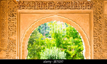 Arch dans le Palais de l'Alhambra. Granada, Espagne Banque D'Images