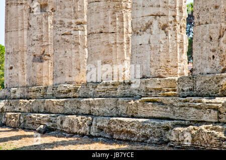 Les principales caractéristiques du site aujourd'hui sont les vestiges de trois grands temples de style dorique, datant de la première moitié du 6e siècle avant J.-C. Banque D'Images