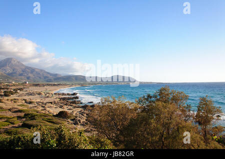 La plage de Falassarna a remporté des prix pour être la plus belle plage de Crète et est toujours l'une des dix meilleures plages d'Europe, avec ses merveilleux, sable blanc et chaud, eau cristalline. Banque D'Images