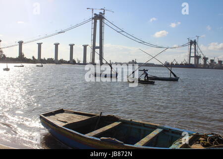 Coucher du soleil à Katembe mozambicain de Maputo,construçao ponte katembe,porto de Maputo. Banque D'Images