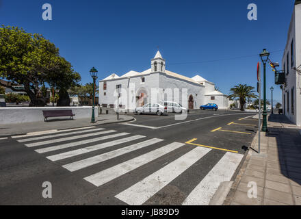 Bâtiment de l'église blanche de style canaries à Lanzarote. Îles Canaries. Espagne Banque D'Images