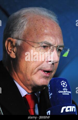 FRANZ BECKENBAUER L'ALLEMAGNE VAINQUEUR DE LA COUPE DU MONDE ALLEMAGNE VAINQUEUR DE LA COUPE DU MONDE STADE ETIHAD Manchester en Angleterre 07 Décembre 2011 Banque D'Images