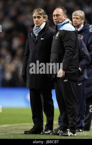 ROBERTO MANCINI & DAVID PLATT MANCHESTER CITY V ARSENAL FC STADE ETIHAD Manchester en Angleterre 18 Décembre 2011 Banque D'Images