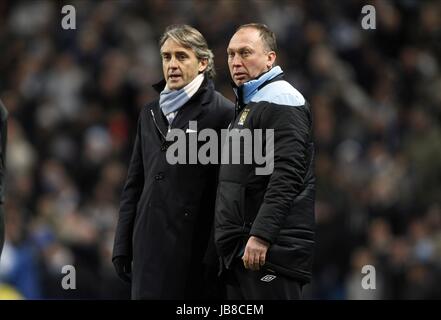 ROBERTO MANCINI & DAVID PLATT MANCHESTER CITY V ARSENAL FC STADE ETIHAD Manchester en Angleterre 18 Décembre 2011 Banque D'Images