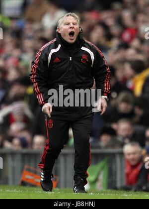 SAMMY LEE LIVERPOOL FC LIVERPOOL FC ENTRAÎNEUR COACH OLD TRAFFORD MANCHESTER EN ANGLETERRE 09 Janvier 2011 Banque D'Images