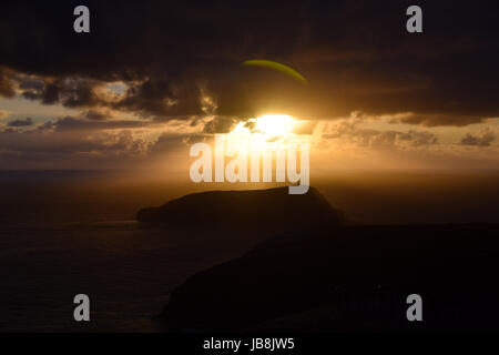 Coucher de soleil sur l'océan Atlantique à partir de miradouro das Flores, Porto Santo, Madère, Portugal Banque D'Images