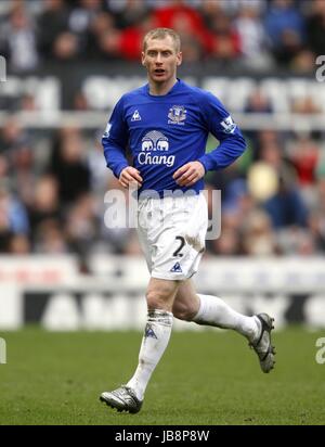 TONY HIBBERT Everton FC Everton FC ST JAMES PARK NEWCASTLE ANGLETERRE 05 Mars 2011 Banque D'Images