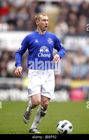 TONY HIBBERT Everton FC Everton FC ST JAMES PARK NEWCASTLE ANGLETERRE 05 Mars 2011 Banque D'Images