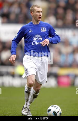 TONY HIBBERT Everton FC Everton FC ST JAMES PARK NEWCASTLE ANGLETERRE 05 Mars 2011 Banque D'Images