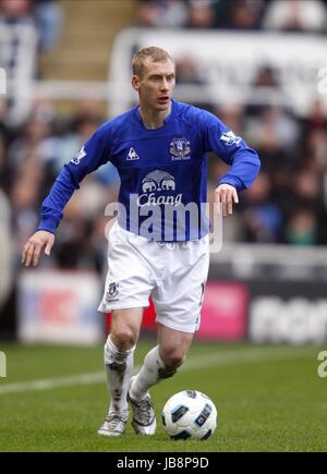 TONY HIBBERT Everton FC Everton FC ST JAMES PARK NEWCASTLE ANGLETERRE 05 Mars 2011 Banque D'Images