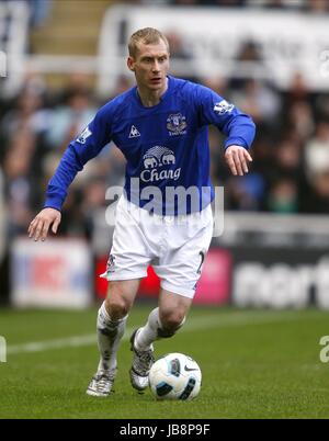 TONY HIBBERT Everton FC Everton FC ST JAMES PARK NEWCASTLE ANGLETERRE 05 Mars 2011 Banque D'Images