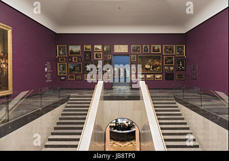 Escalier avec d'anciens maîtres dans l'Staedelmuseum Francfort, Allemagne Banque D'Images