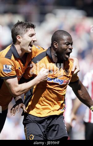 STEPEHN WARD & GEORGE ELOKOBI SUNDERLAND WOLVERHAMPTON STADIUM OF LIGHT WAN SUNDERLAND ENGLAND 14 Mai 2011 Banque D'Images