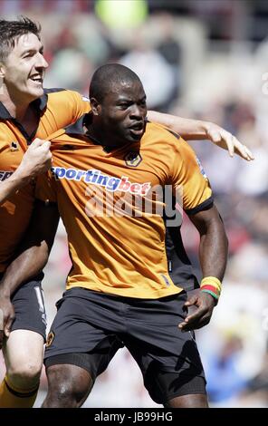 STEPEHN WARD & GEORGE ELOKOBI SUNDERLAND WOLVERHAMPTON STADIUM OF LIGHT WAN SUNDERLAND ENGLAND 14 Mai 2011 Banque D'Images