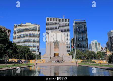 Les gens visiter Hyde park Anzac War Memorial à Sydney en Australie. Banque D'Images