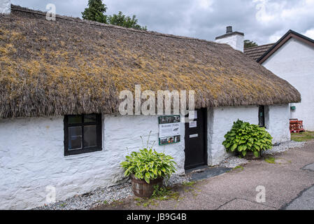 Glencoe & North Lorn Folk Museum en cottage restauré avec toit de chaume, Lochaber, Highlands, Scotland, UK Banque D'Images