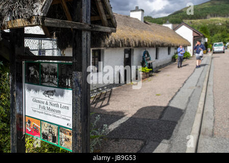 Glencoe & North Lorn Folk Museum en cottage restauré avec toit de chaume, Lochaber, Highlands, Scotland, UK Banque D'Images