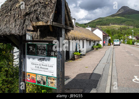 Glencoe & North Lorn Folk Museum en cottage restauré avec toit de chaume, Lochaber, Highlands, Scotland, UK Banque D'Images