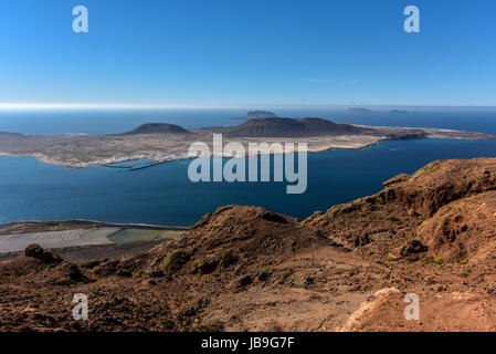 Vue imprenable sur île de Graciosa de Mirador del Rio, Lanzarote, Canaries, Espagne, Lanzarote, Europe Banque D'Images