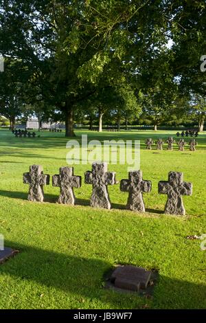 Cimetière militaire allemand à la Cambe, Normandie, France. Banque D'Images