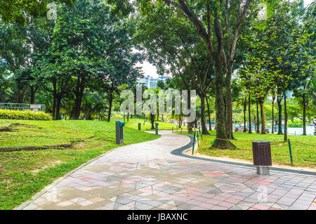 Piste de jogging au jardin Banque D'Images