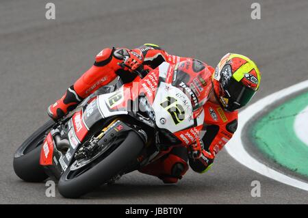 San Marino, Italie - 12 mai 2017 : Xavi Fores ESP Ducati Panigale R Barni Racing Team en action pendant la séance de qualification le 12 mai 2017 à Imola Banque D'Images