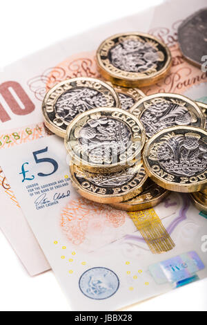 Une livre britannique de pièces sur les billets de banque britannique Banque D'Images