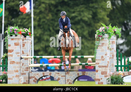 Zara Tindall participe à l'Association commerciale Birtish Equestrain CIC3* au cours de la troisième journée du Equi-Trek Bramham International Horse Trials à Wetherby. Banque D'Images