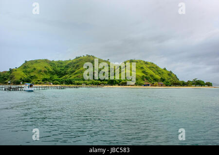 Kanawa Island dans la mer de Flores, de Nusa Tenggara, en Indonésie. Kanawa Island se trouve dans le Parc National de Komodo. Banque D'Images