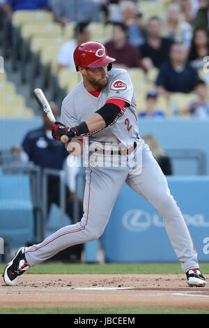 Los Angeles, CA, USA. 9 juin, 2017. Reds de Cincinnati shortstop Cliff Drop Par Eric Themel Zack # 2 raquettes pour les rouges dans le match entre les Reds de Cincinnati et Les Dodgers de Los Angeles, le Dodger Stadium à Los Angeles, CA. Peter Renner and Co /CSM/Alamy Live News Banque D'Images